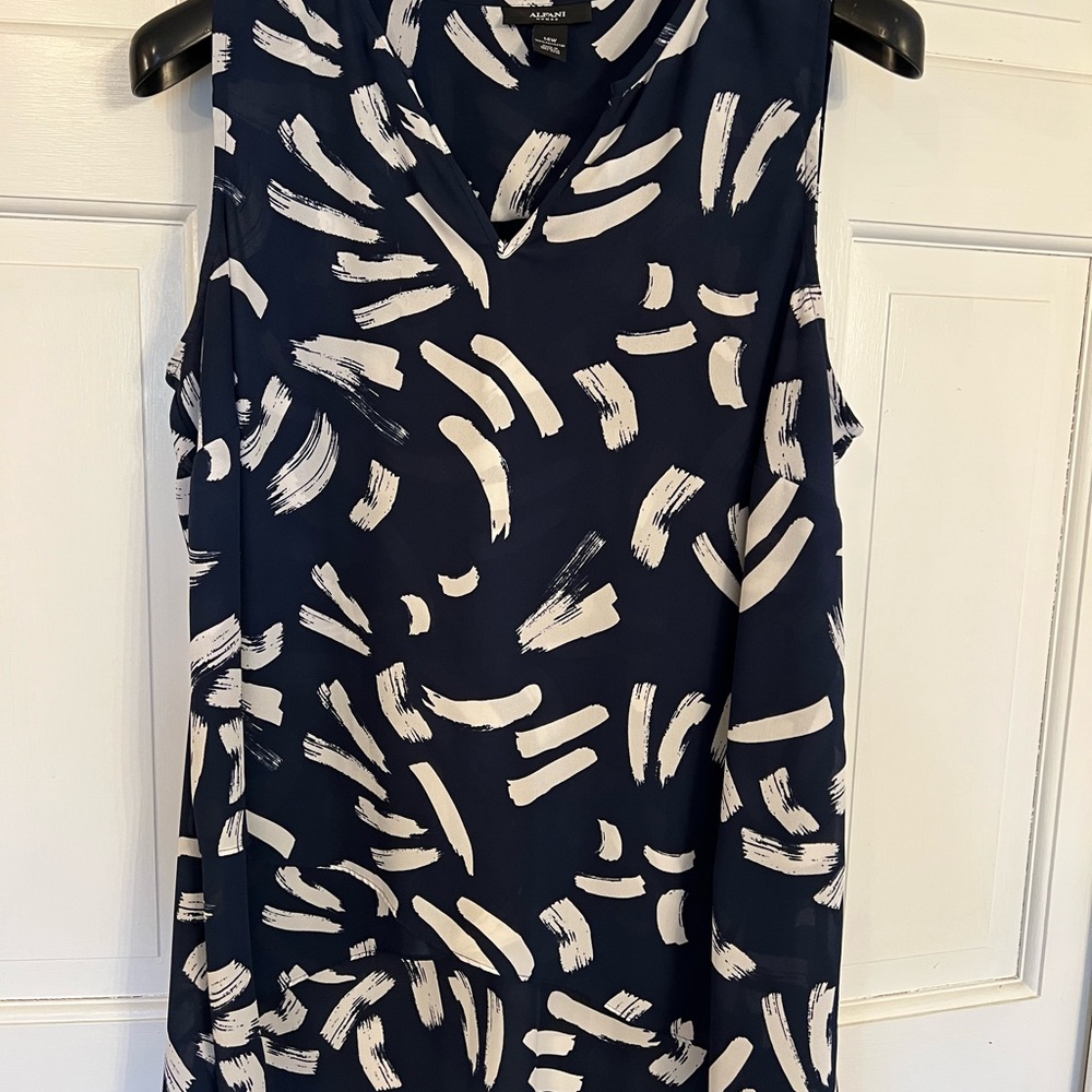 White Brushstroke Print Sleeveless Navy Top